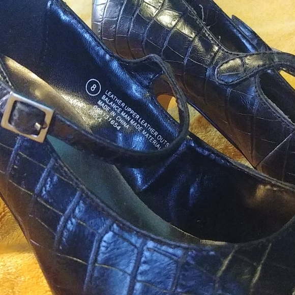 Isaac Mizrahi for Target black heels - Picture 3 of 7